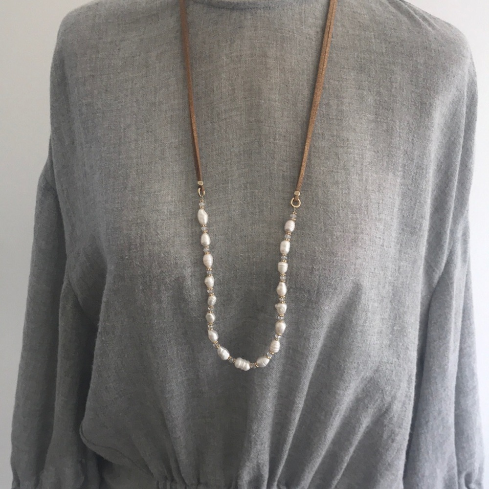 Leather and faux pearl necklace
